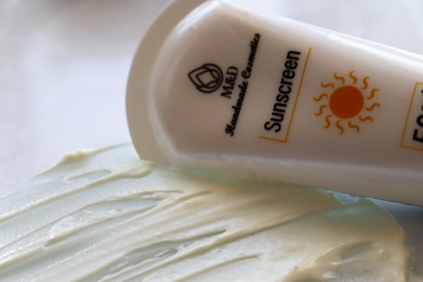 Krem mbrojtes ndaj diellit me SPF 50 - per fytyra te thata